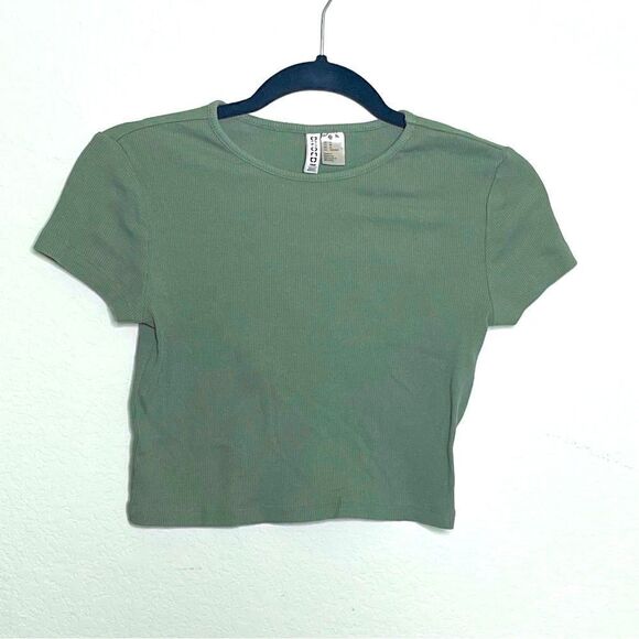 🍋 H&M • Women’s Divided Olive Green Ribbed Cropped Tee - Size M - Picture 1 of 5